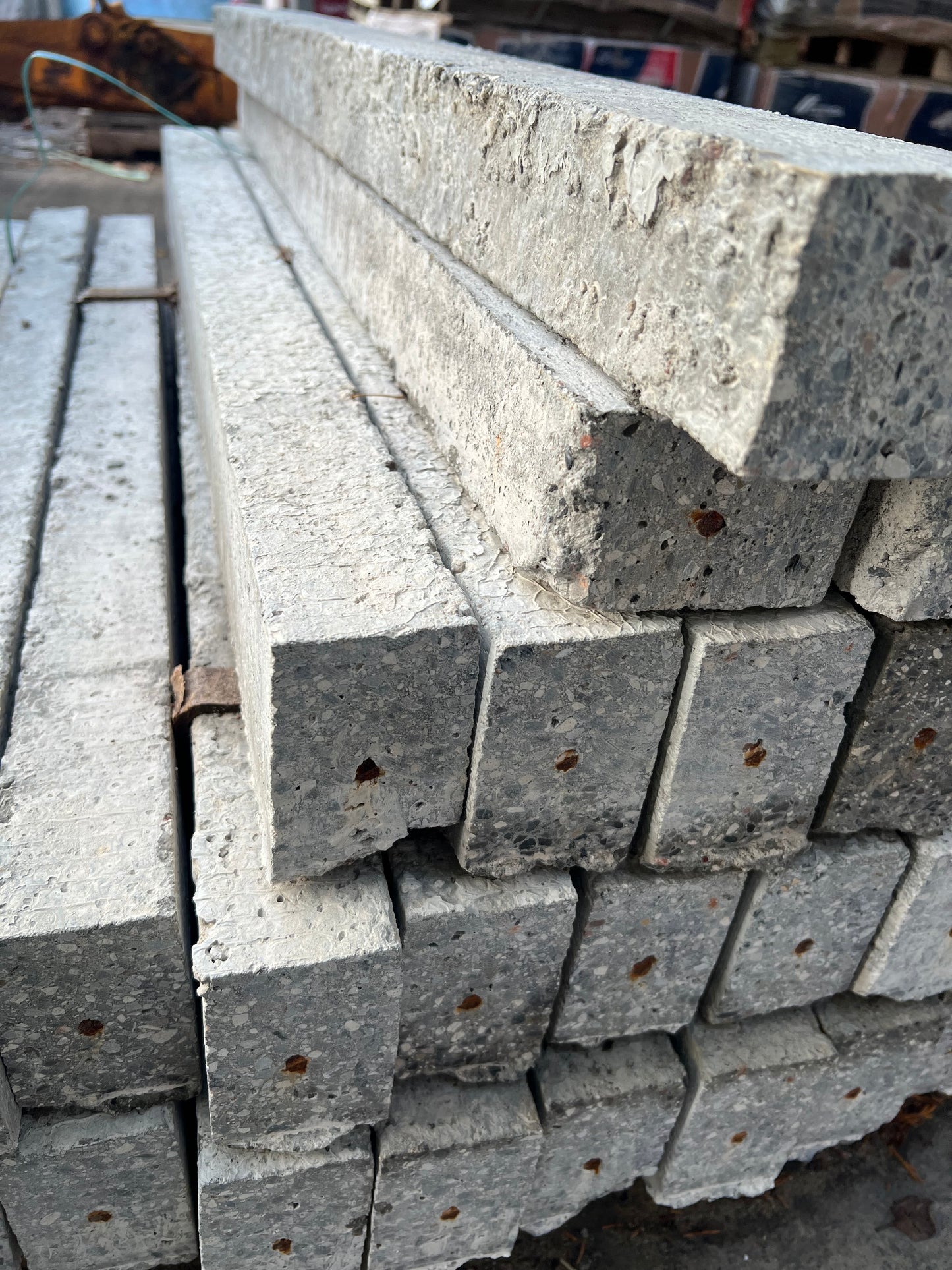 Concrete Lintels - 4x3" (65x100mm)